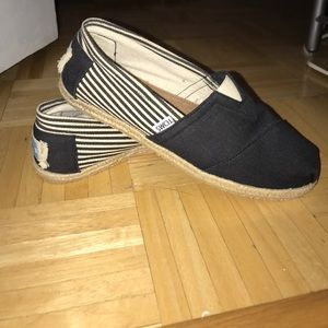 Black and cream stripped canvas toms
