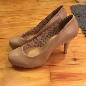 Nude Pumps