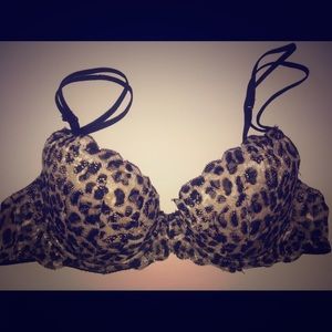 VS PINK Date cheetah print bra
