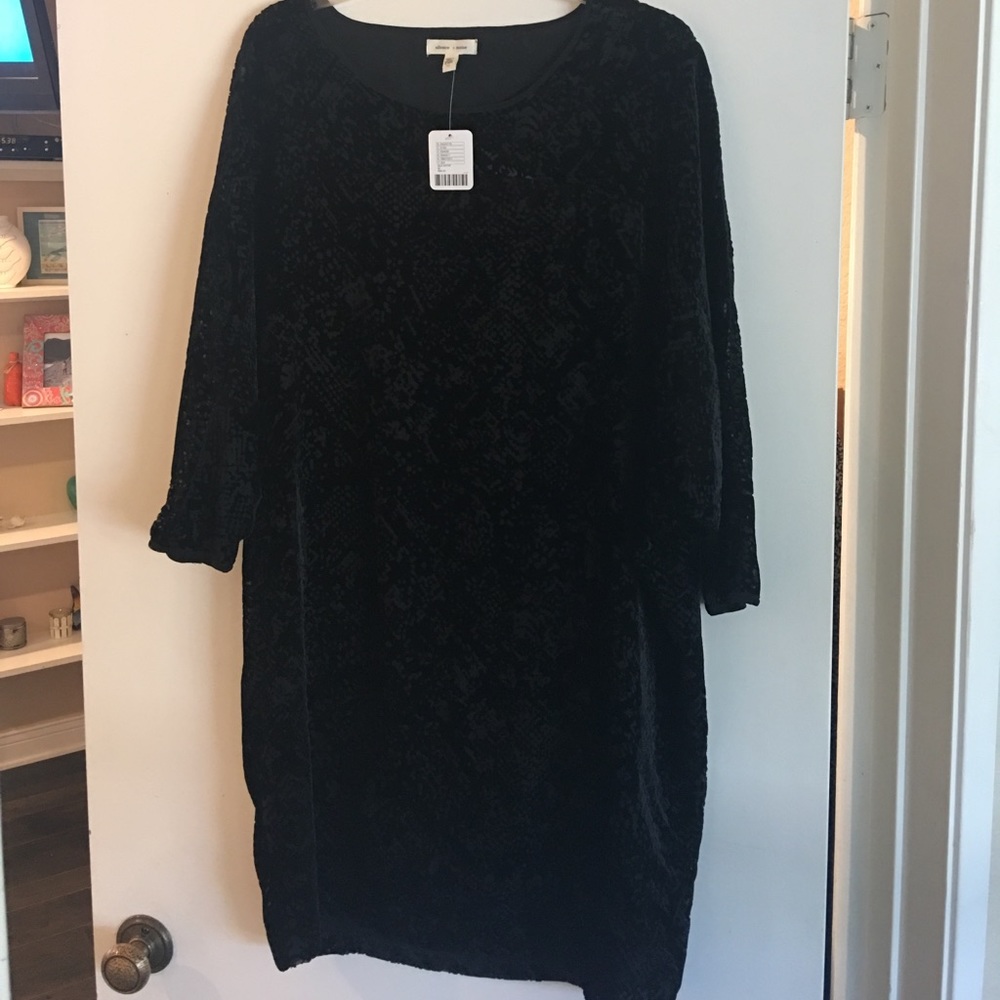 Black lacy cocktail dress