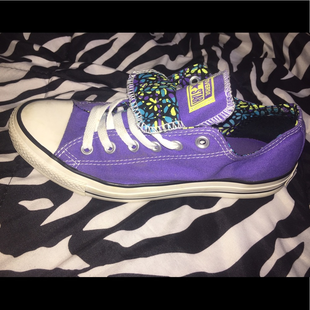 Converse purple