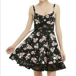 🌸💀BLACK & PINK LACE UP DRESS💀🌸