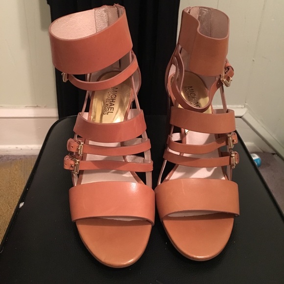 Micheal Kors Sandals - Picture 2 of 4