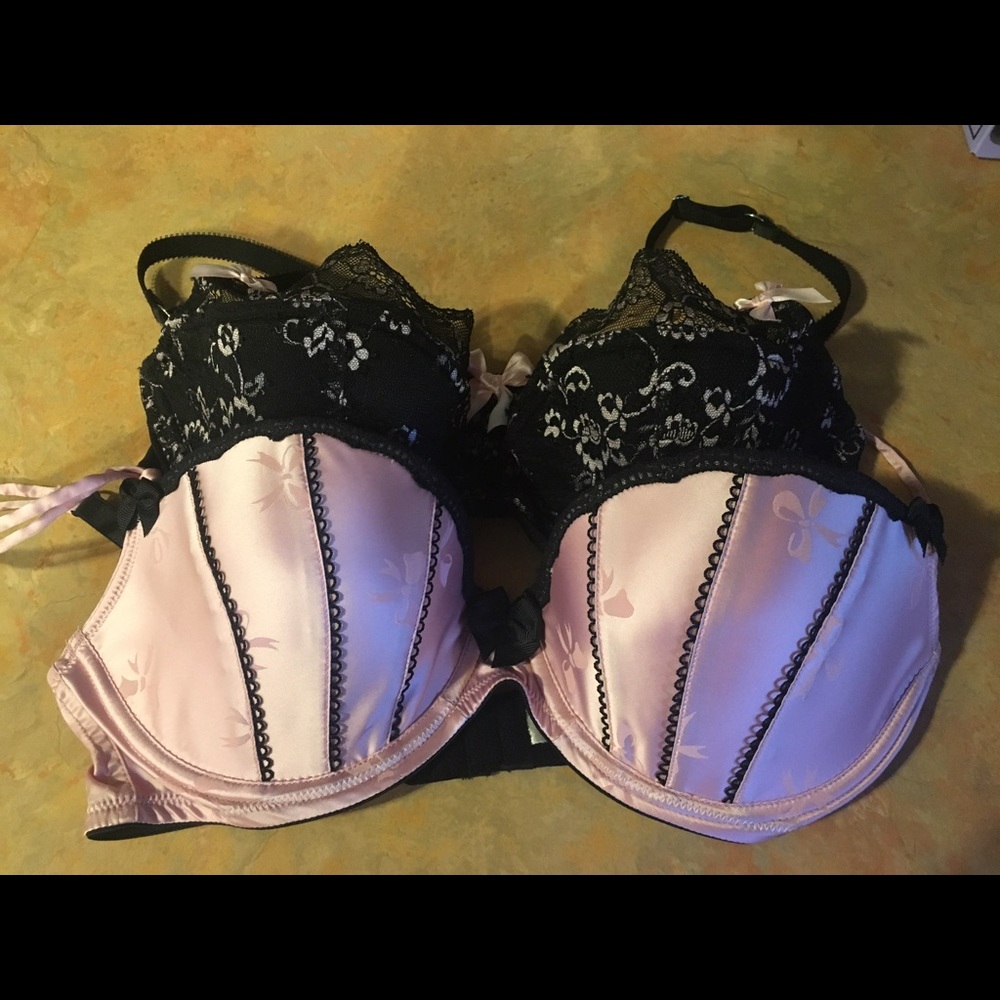 2 Victoria's Secret Bras 36C