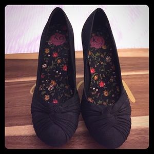 Black closed toe heels.