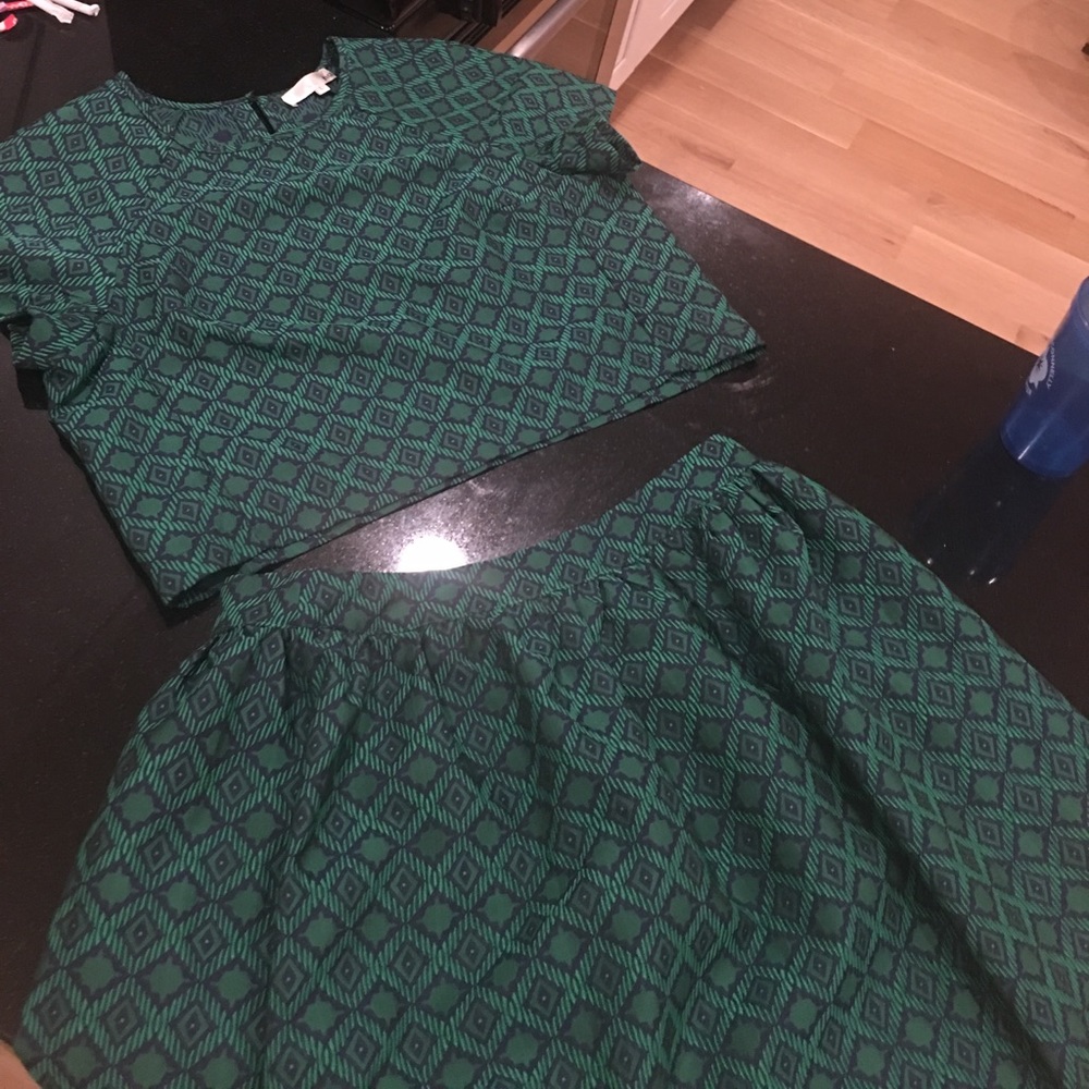 Skirt &a crop top set