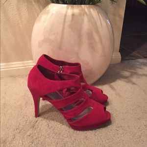 Beautiful White House Black Market Suede Heels