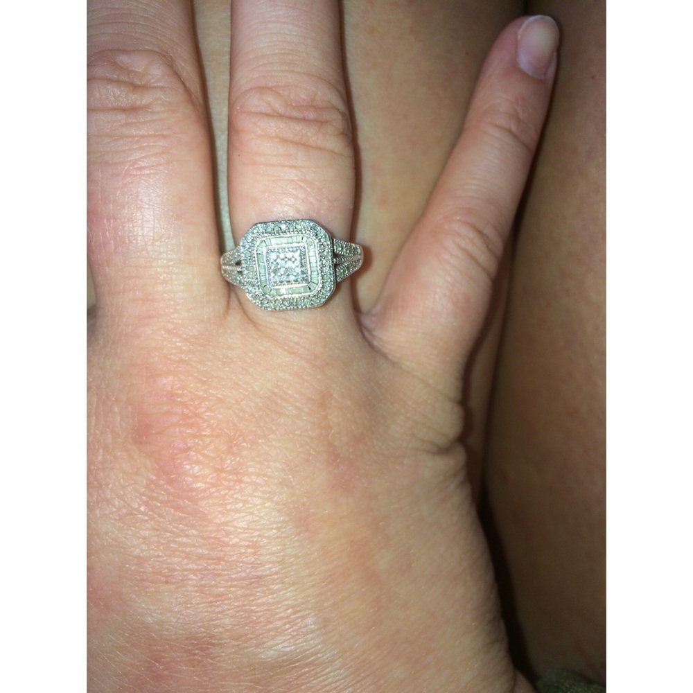Vintage like diamond ring
