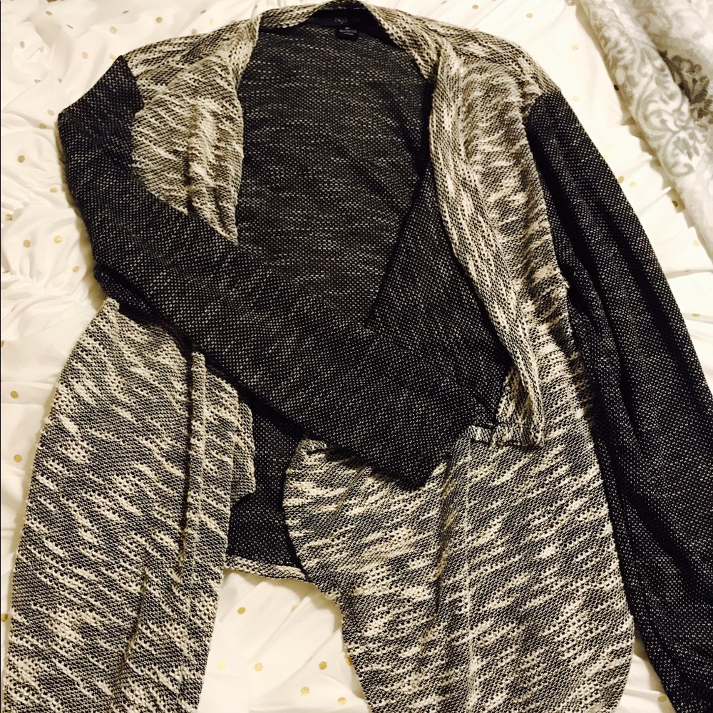 Light sweater. - Picture 2 of 3