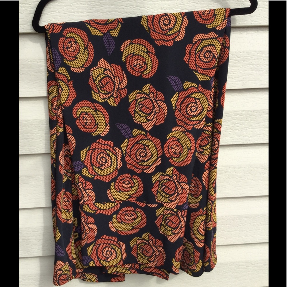 LulaRoe  🌹Rose  Maxie Skirt NWOT.