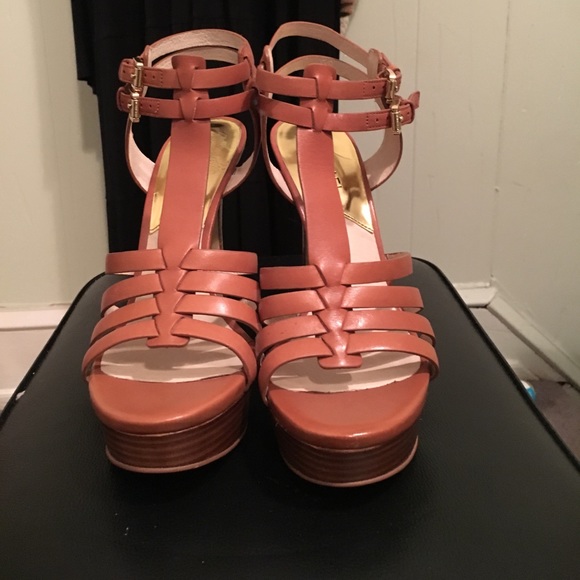 Micheal Kors Sandals. - Picture 2 of 5