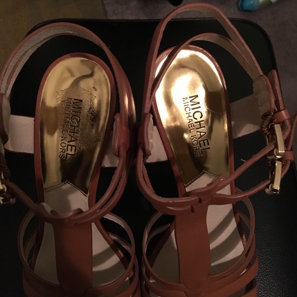 Micheal Kors Sandals. - Picture 3 of 5
