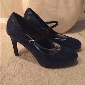 Beautiful White House Black Market Heels