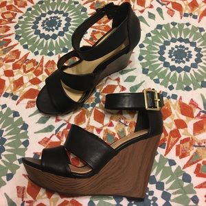 Jessica Simpson black wedges