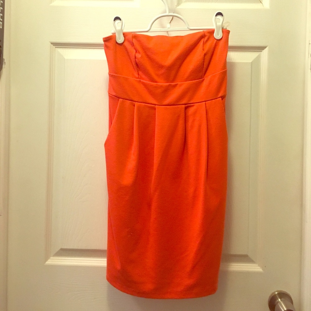 Strapless dress with pockets