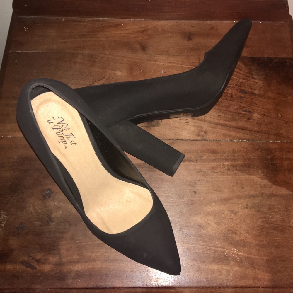 Size 7 Black pumps shoes