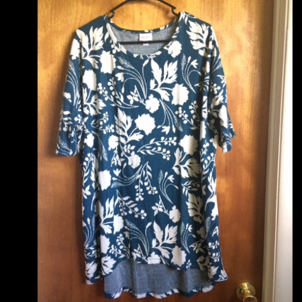 L lulaRoe Irma shirt