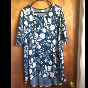 L lulaRoe Irma shirt