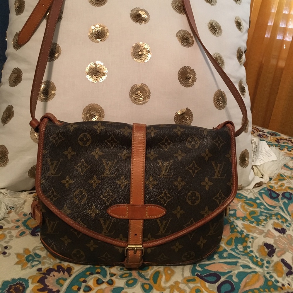 Medium to large LV Cross-body/messenger bag!