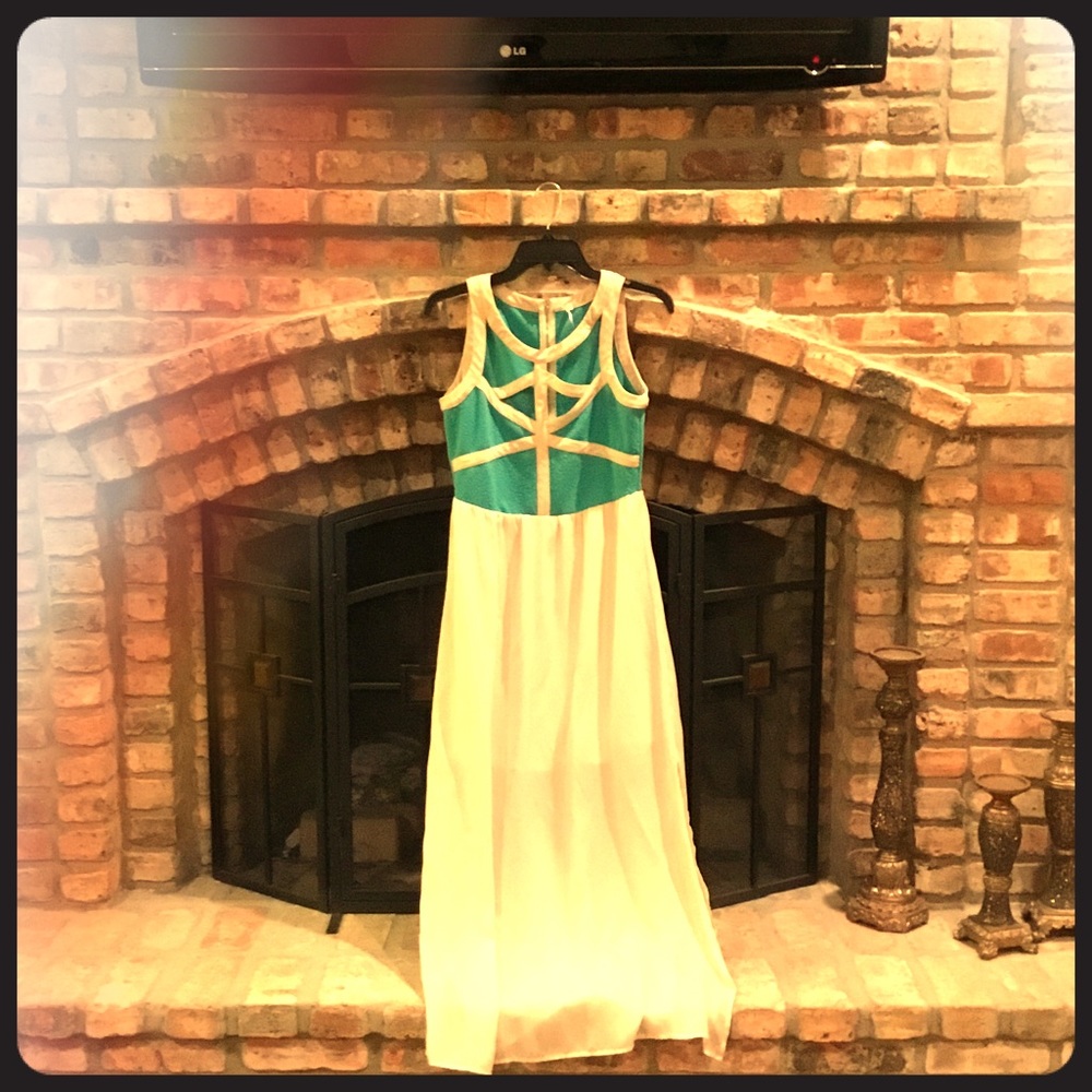 Boutique. Maxi. Teal and off white.