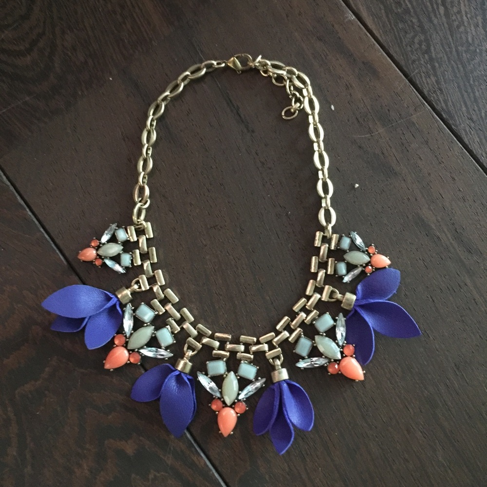 Leather flowers collar necklace