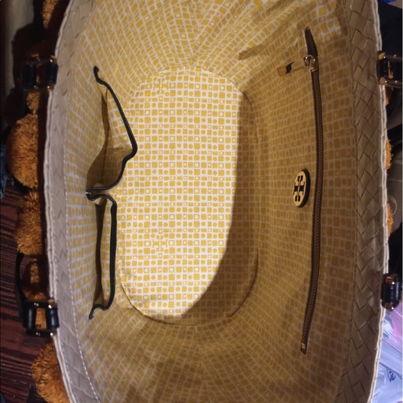 ❌SOLD❌ Tory Burch large and sturdy straw bag. - Picture 2 of 4