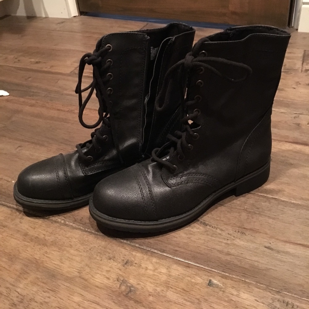 Women's Black Lace Up Combat Boots with Zipper
