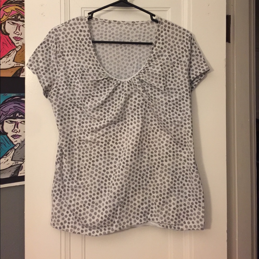 Light gray dotted shirt