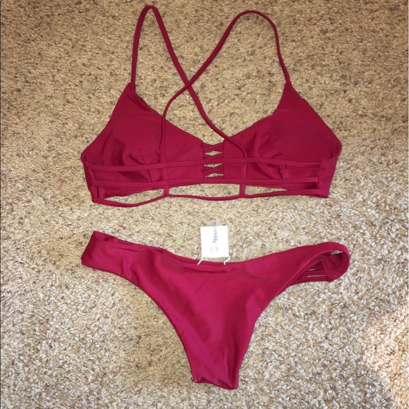 Red bikini - Picture 2 of 3