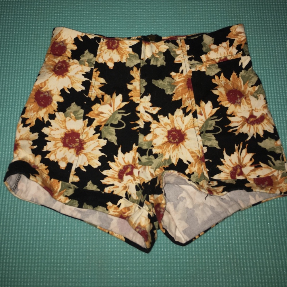 High-Waisted LA Hearts Sunflower Shorts