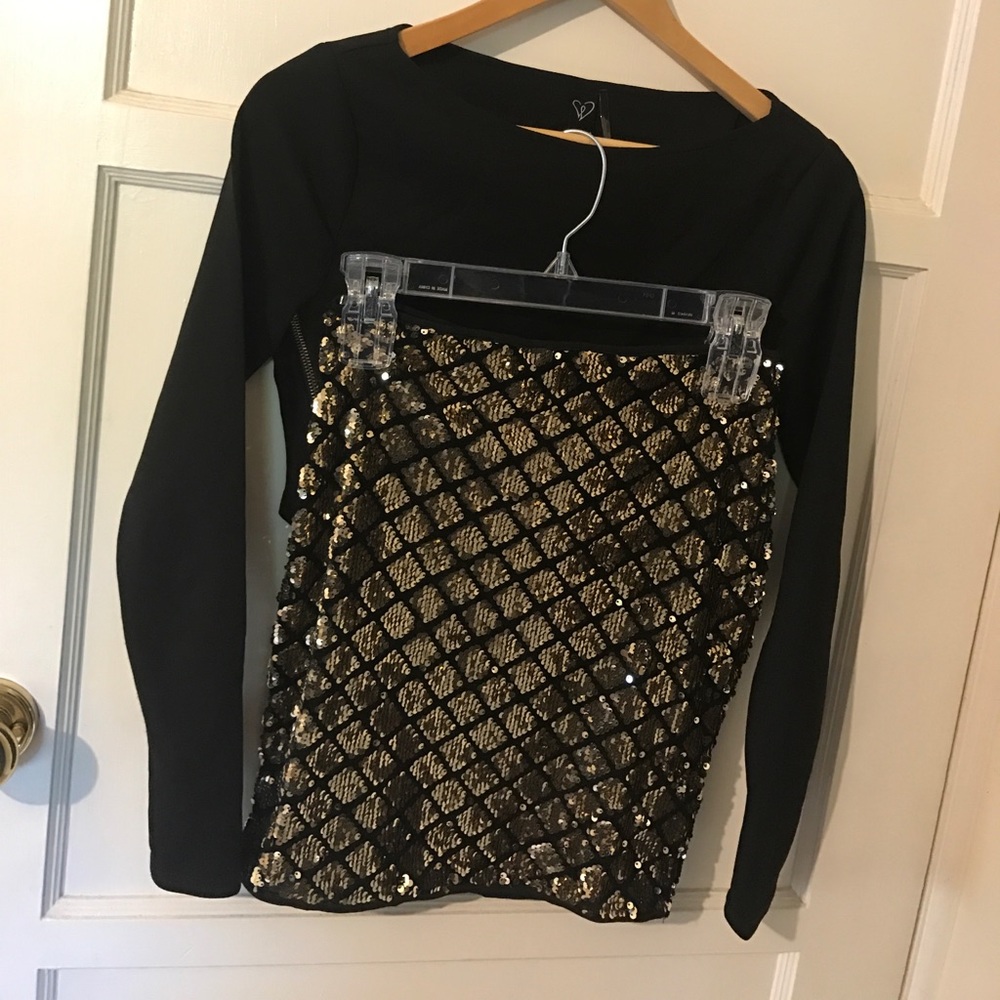 Outfit (top & skirt)