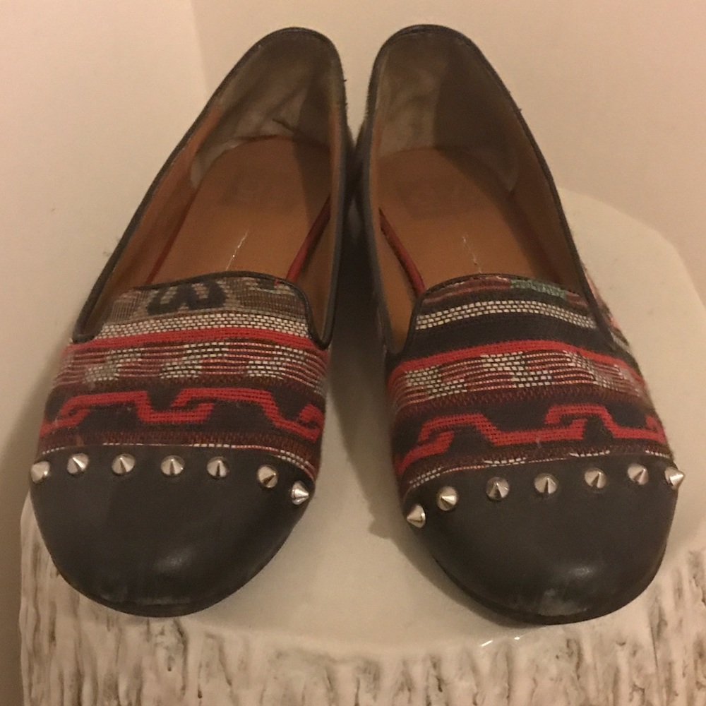 Dolce Vita triangle print flats w stud details