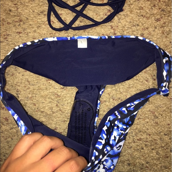 Bikini - Picture 3 of 3