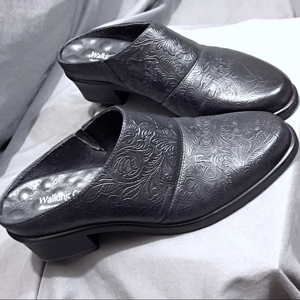 Walking Cradles Black Tooled Leather Mules Sz 7