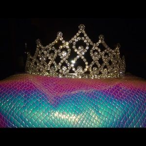 Tiara crown