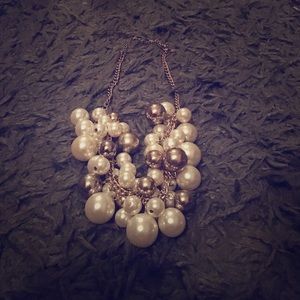 Cluster express pearl necklace