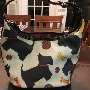 🐶Dooney & Bourke white "Scottie" bag🐶