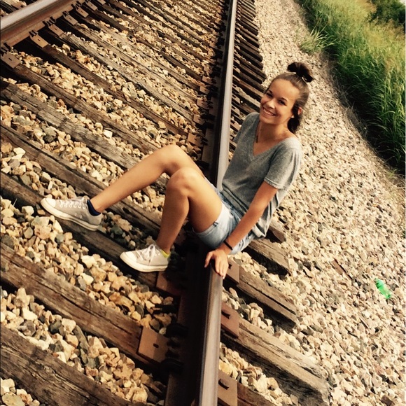 Meet your Posher, Danielle - Picture 1 of 1