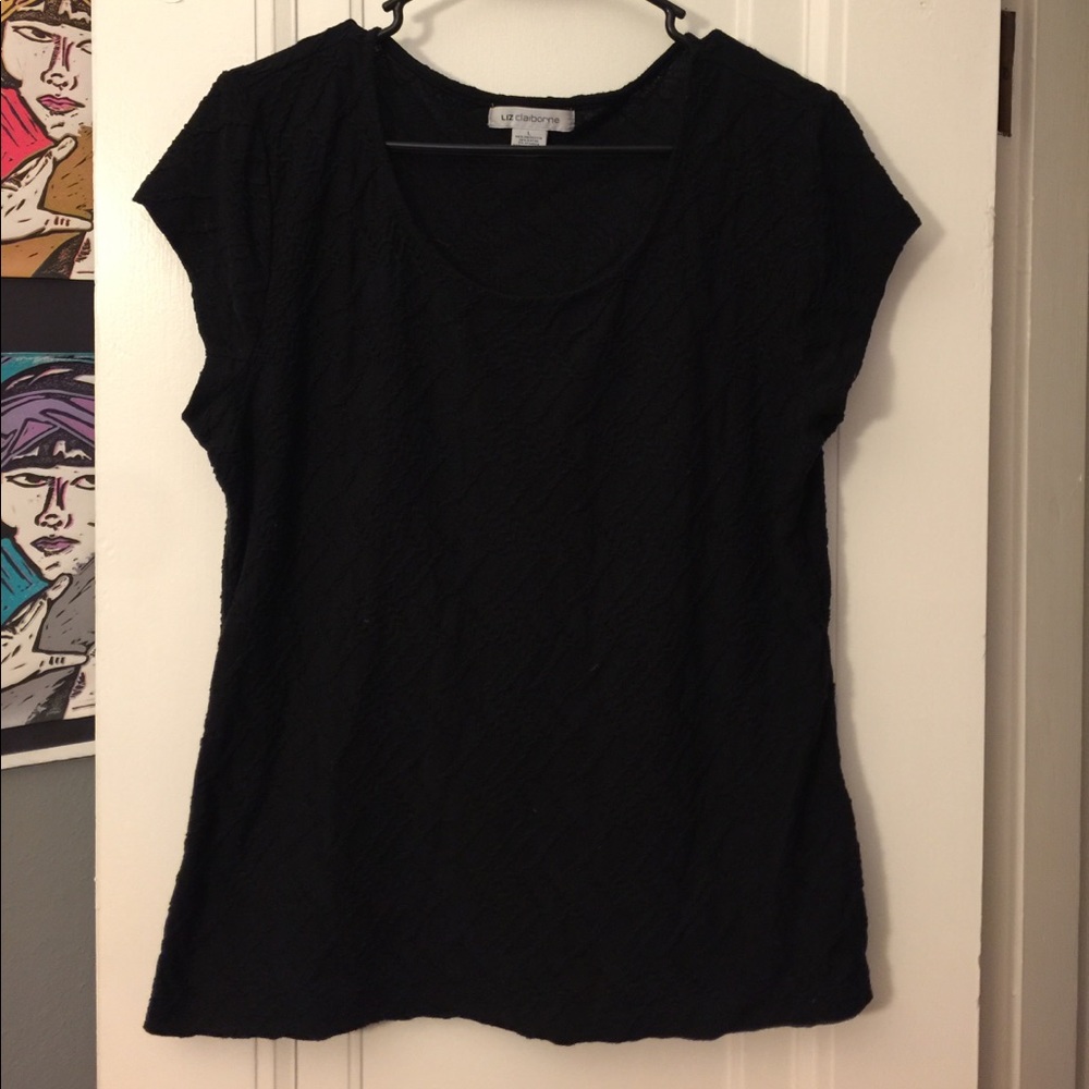 Textured pattern black tee
