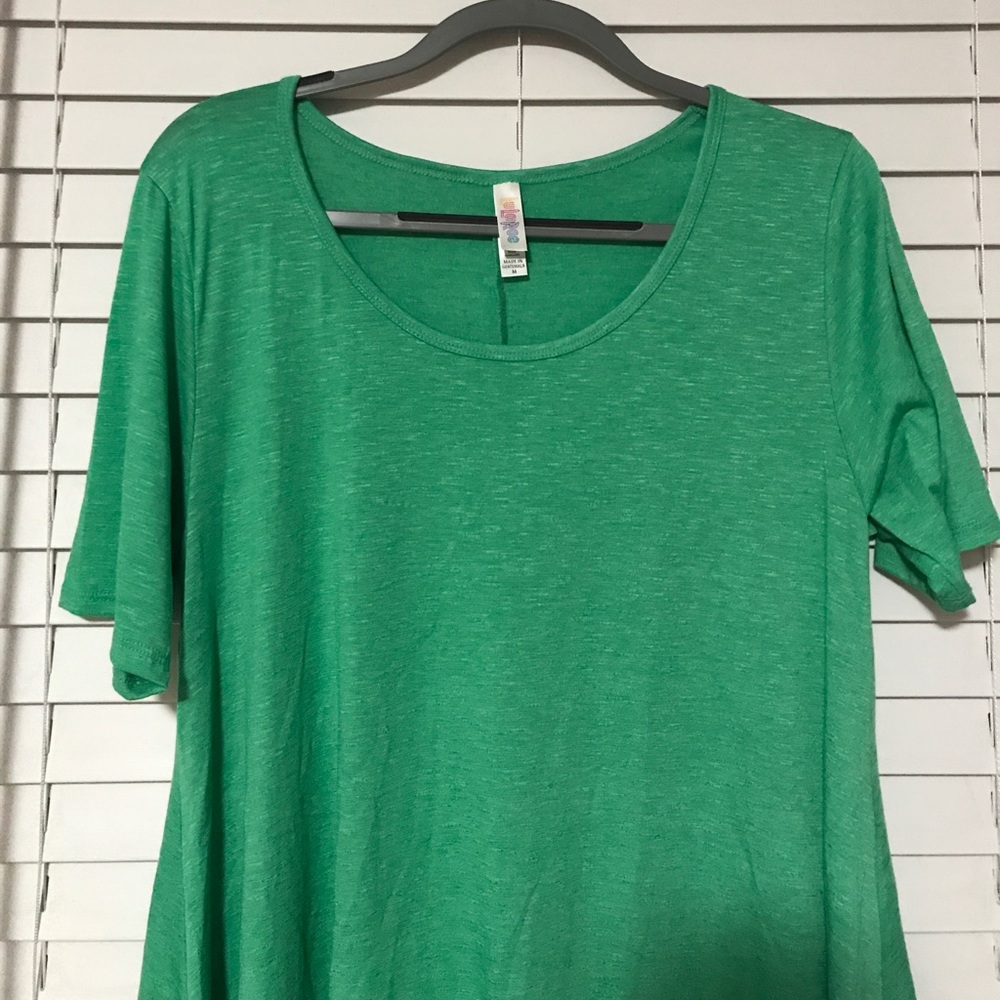 LULAROE PERFECT TEE MEDIUM