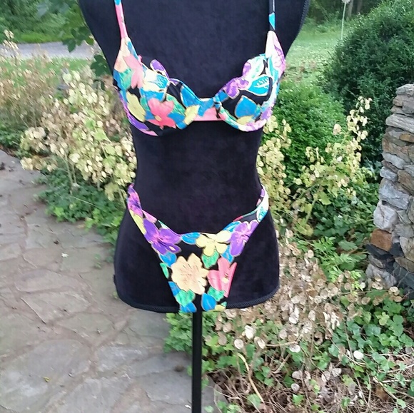 Bikini - Picture 5 of 7