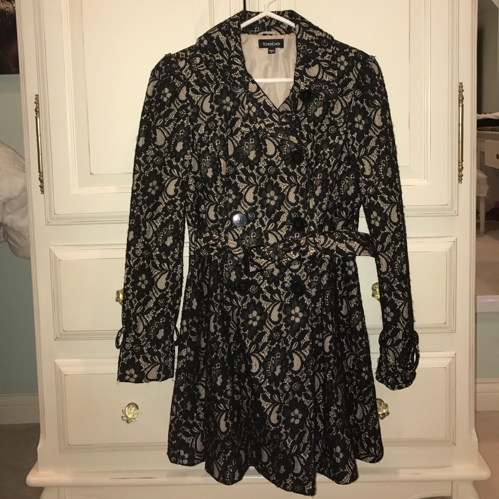 🚨SALE🚨Blake lace Bebe trench coat