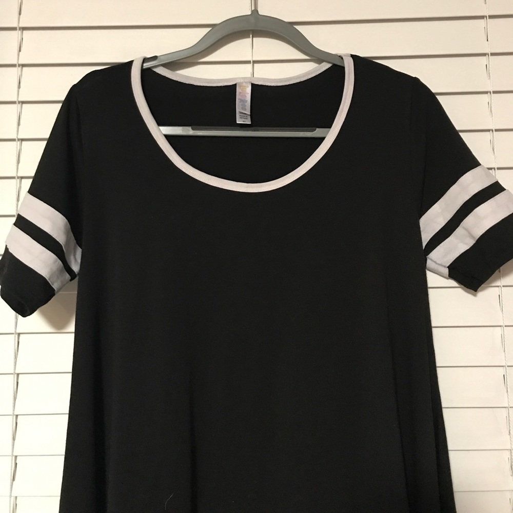 LULAROE PERFECT TEE XS