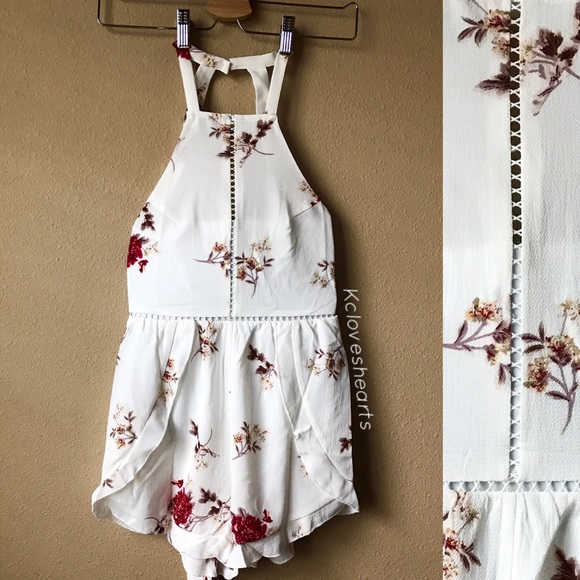 Halter Open Back Floral Romper - Picture 4 of 4