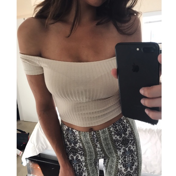off the shoulder ribbed // crop top - Picture 2 of 3