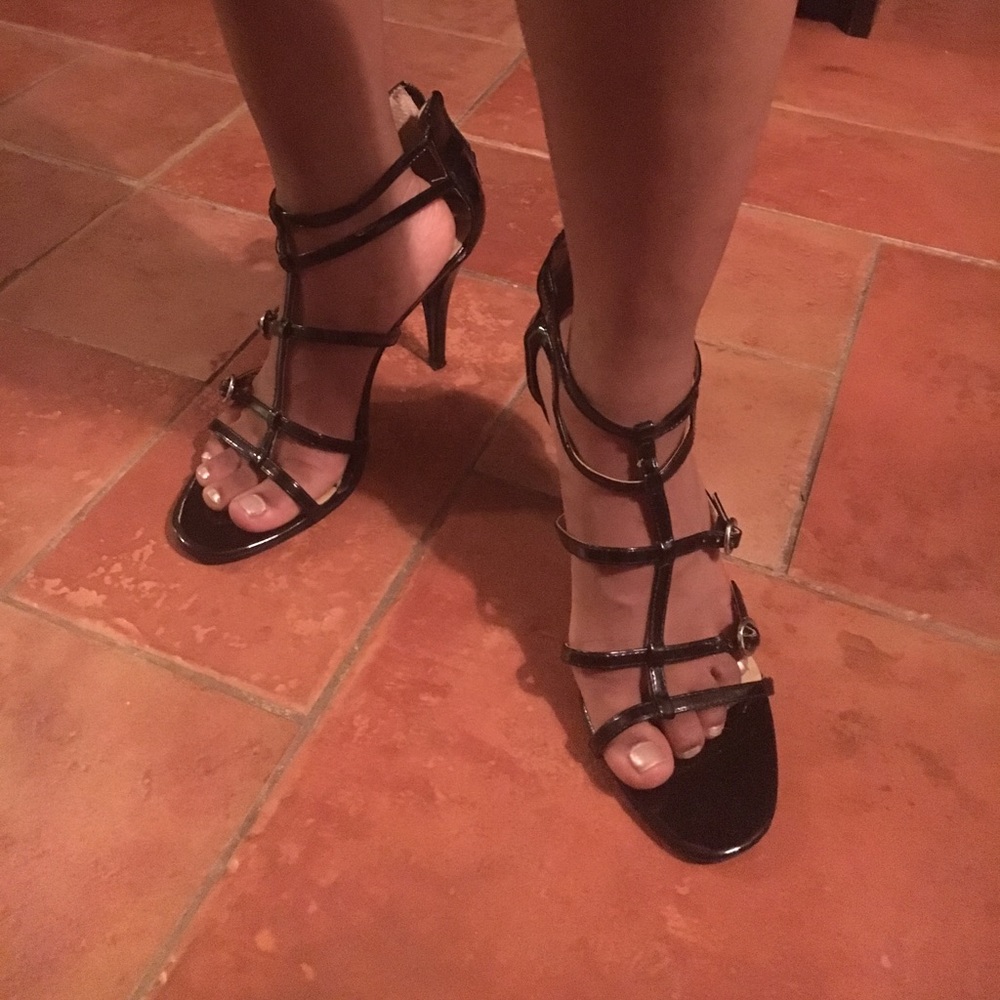 3.5 inch sandal heels. Baby girl is modeling shoe.