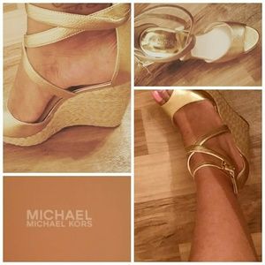 MK sandal