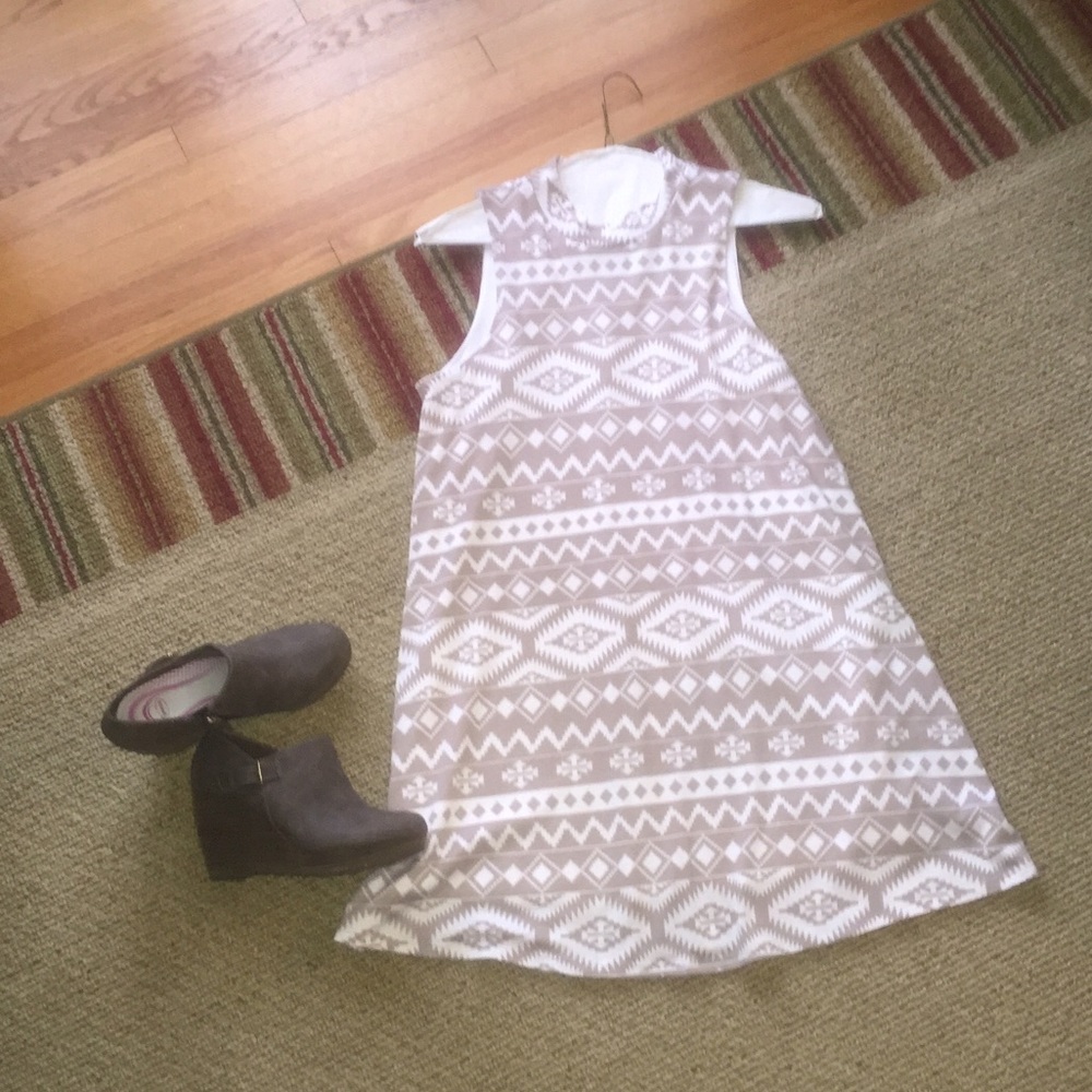 Boutique dress size large tan and white adorable