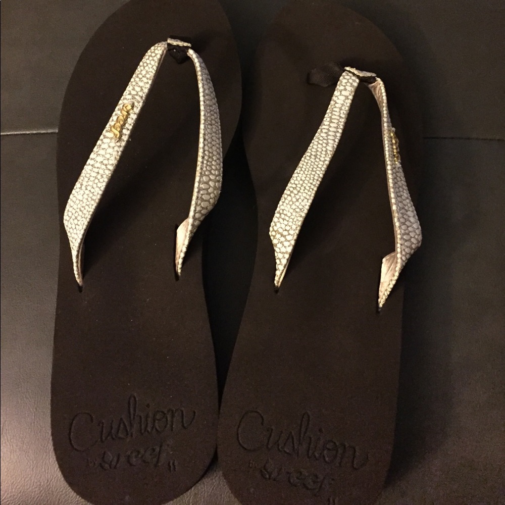 NWOT size 11 reef sandals. Cushion series.