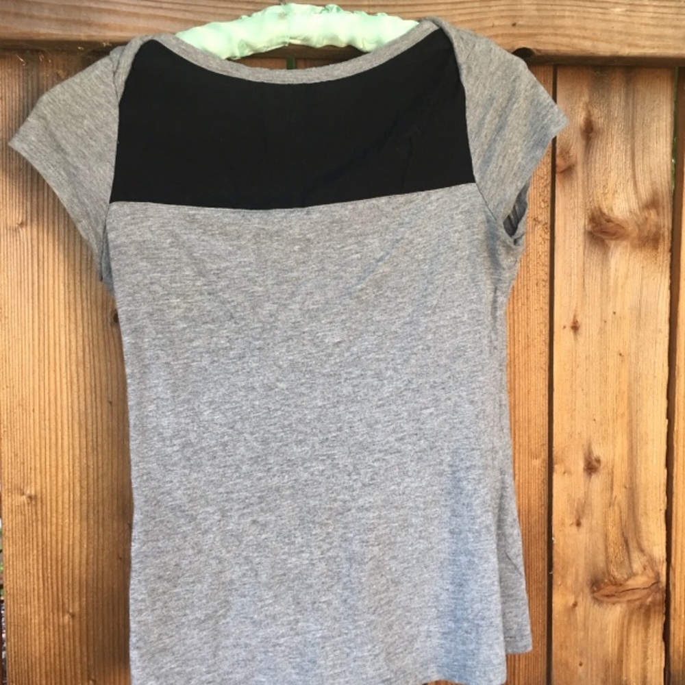 Cute zipper back tee
